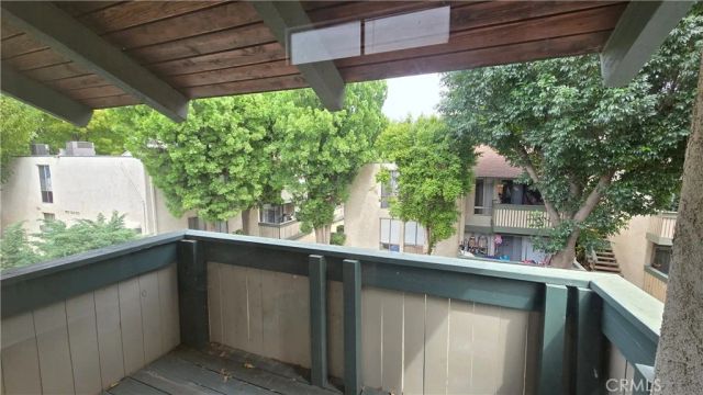 8601 International 228, Canoga Park, CA 91304
