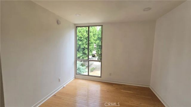 8601 International 228, Canoga Park, CA 91304