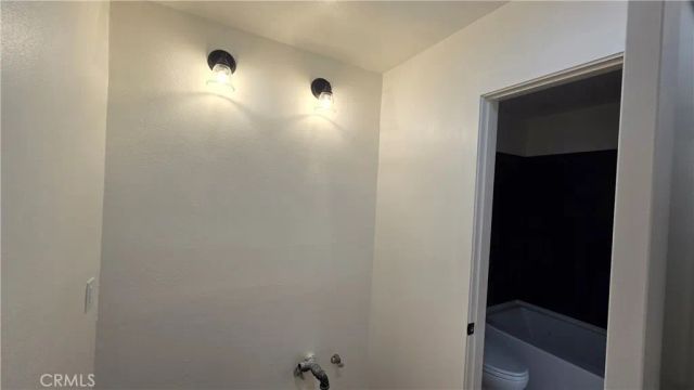 8601 International 228, Canoga Park, CA 91304