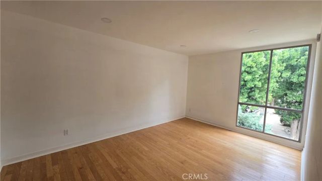 8601 International 228, Canoga Park, CA 91304