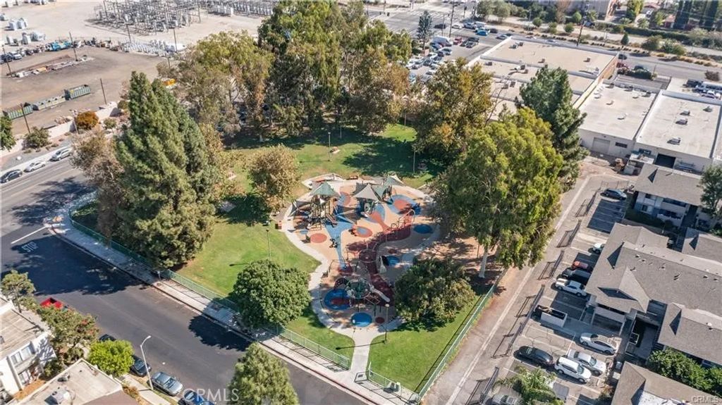 8601 International 228, Canoga Park, CA 91304