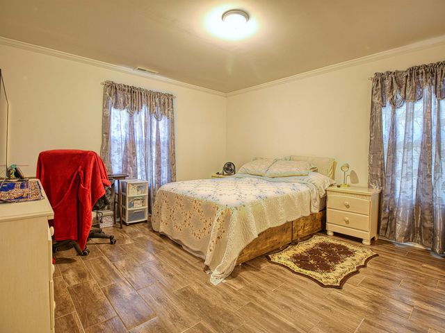 215 W James St., Mullins, SC 29574