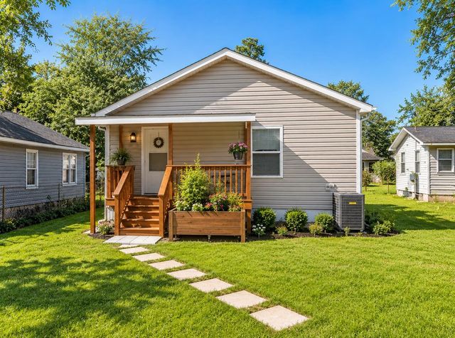215 W James St., Mullins, SC 29574