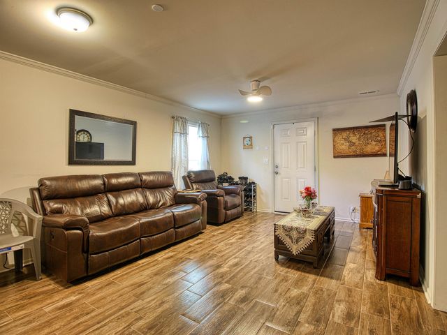 215 W James St., Mullins, SC 29574