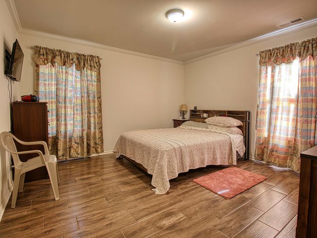 215 W James St., Mullins, SC 29574