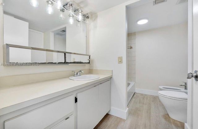 995 SW 84th Ave 223, Miami, FL 33144