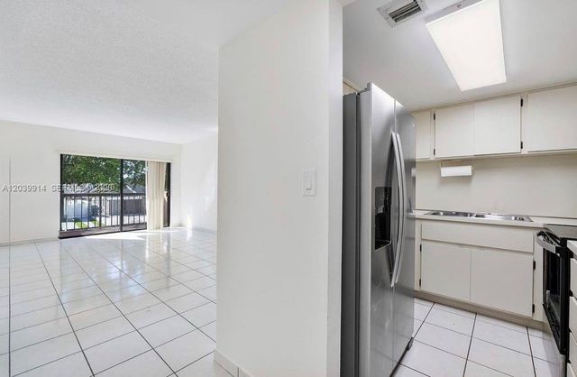995 SW 84th Ave 223, Miami, FL 33144