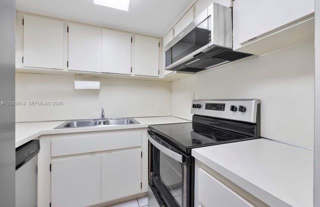 995 SW 84th Ave 223, Miami, FL 33144