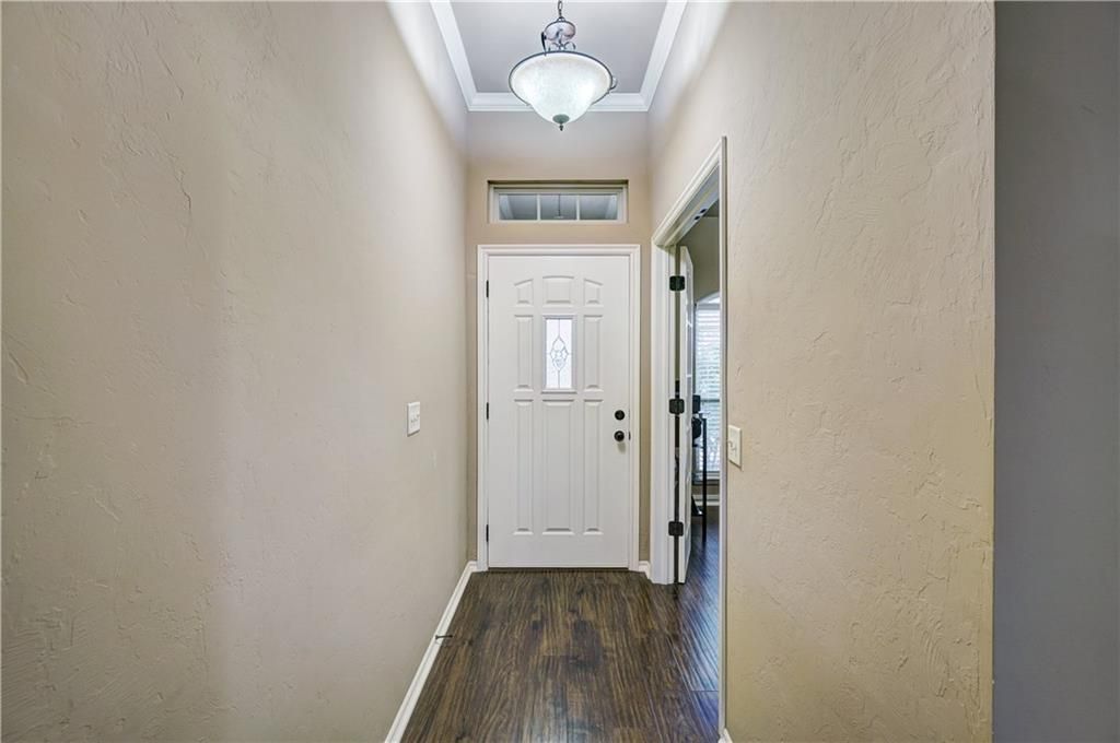 Image 2 of property listing at 17512 Red Tailed Hawk Way, Edmond, OK 73012