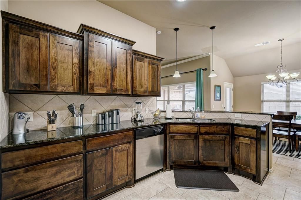 Image 15 of property listing at 17512 Red Tailed Hawk Way, Edmond, OK 73012