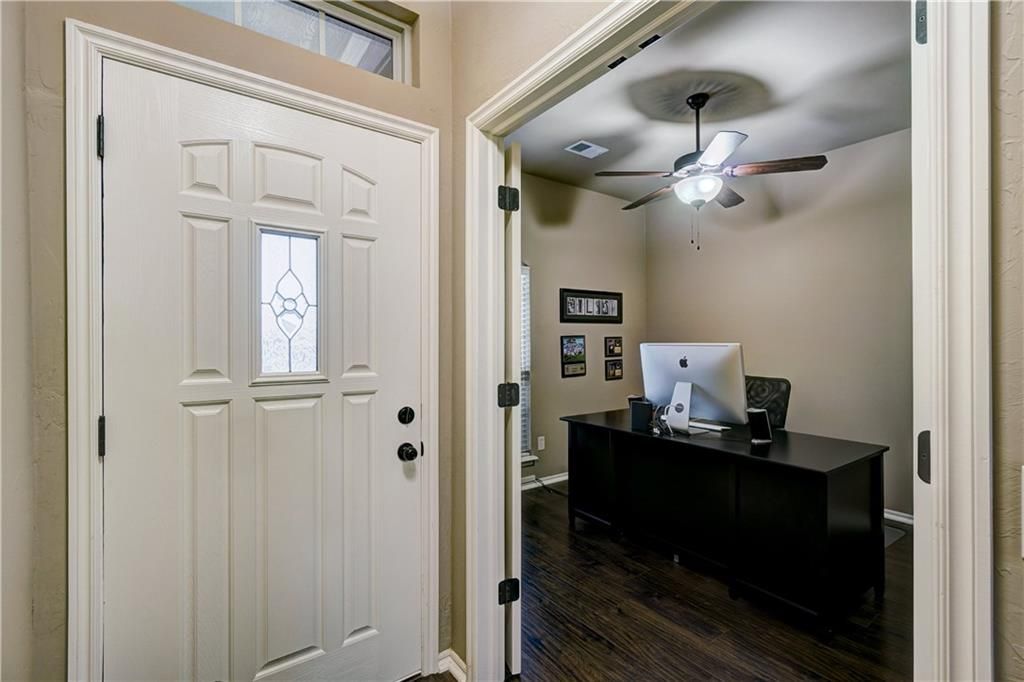 Image 3 of property listing at 17512 Red Tailed Hawk Way, Edmond, OK 73012