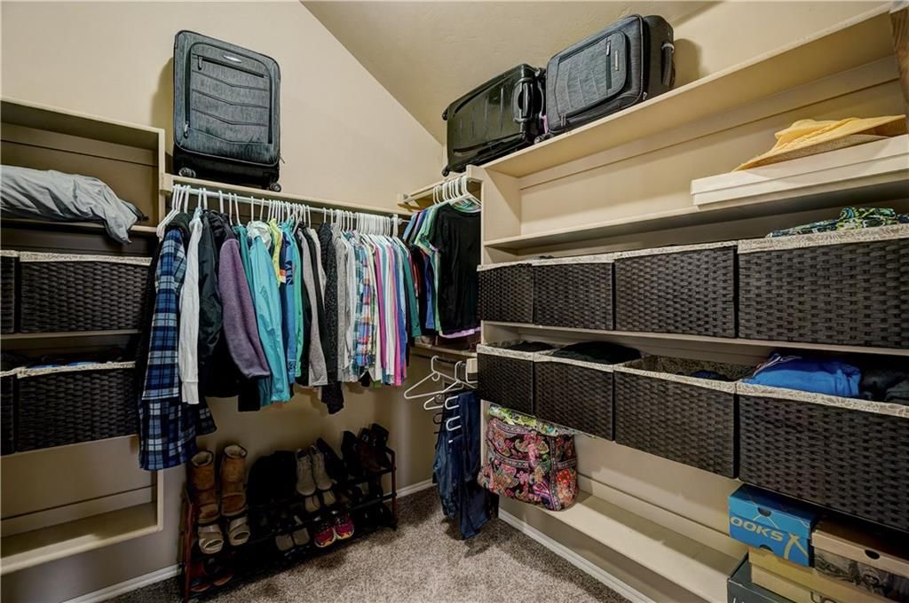 Image 21 of property listing at 17512 Red Tailed Hawk Way, Edmond, OK 73012