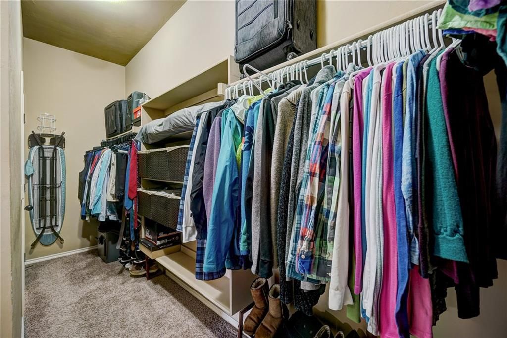 Image 22 of property listing at 17512 Red Tailed Hawk Way, Edmond, OK 73012