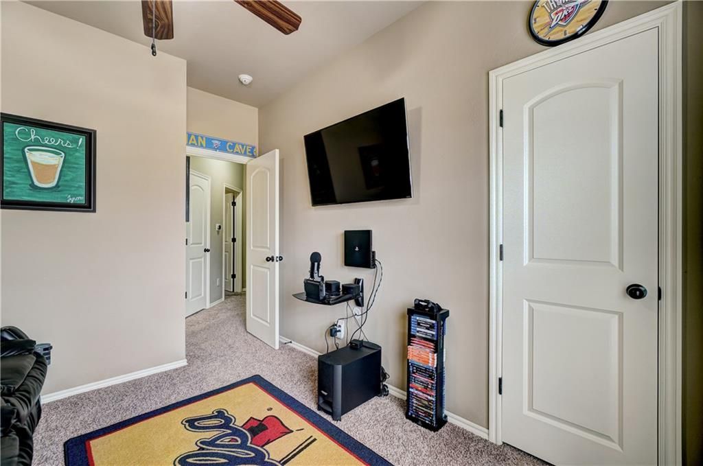 Image 25 of property listing at 17512 Red Tailed Hawk Way, Edmond, OK 73012