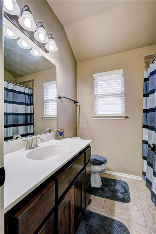 Image 27 of property listing at 17512 Red Tailed Hawk Way, Edmond, OK 73012