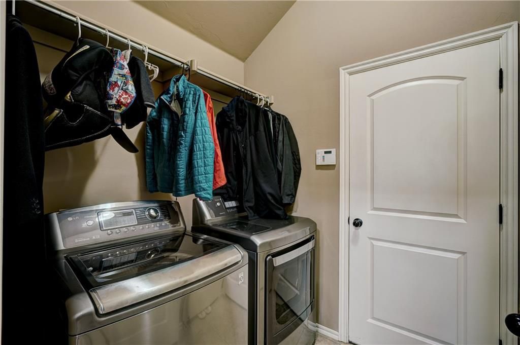 Image 28 of property listing at 17512 Red Tailed Hawk Way, Edmond, OK 73012