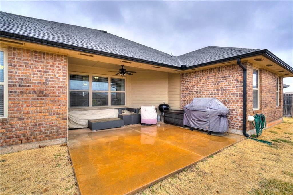 Image 29 of property listing at 17512 Red Tailed Hawk Way, Edmond, OK 73012