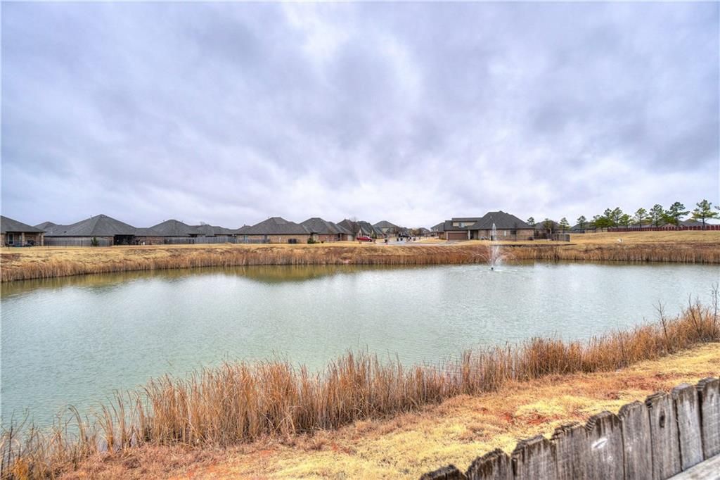 Image 32 of property listing at 17512 Red Tailed Hawk Way, Edmond, OK 73012