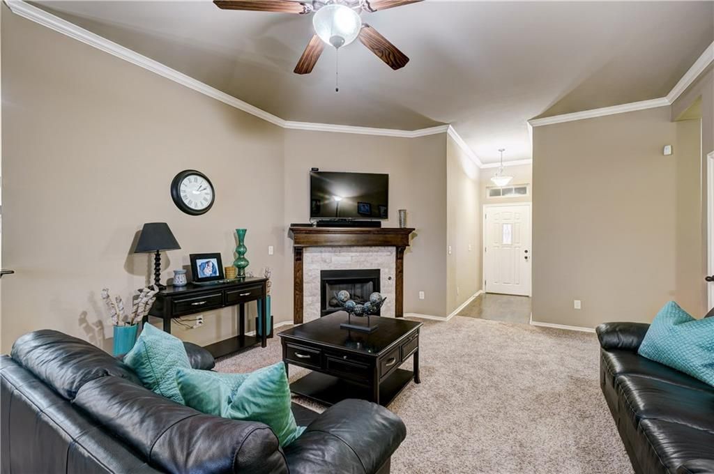 Image 7 of property listing at 17512 Red Tailed Hawk Way, Edmond, OK 73012