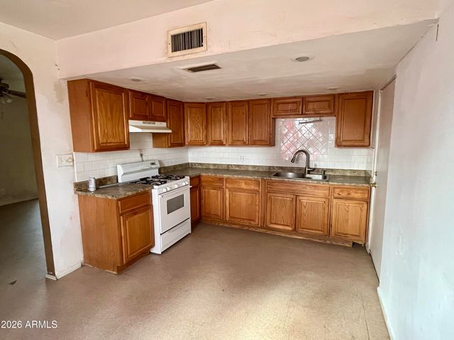 323 N 38TH Avenue, Phoenix, AZ 85009
