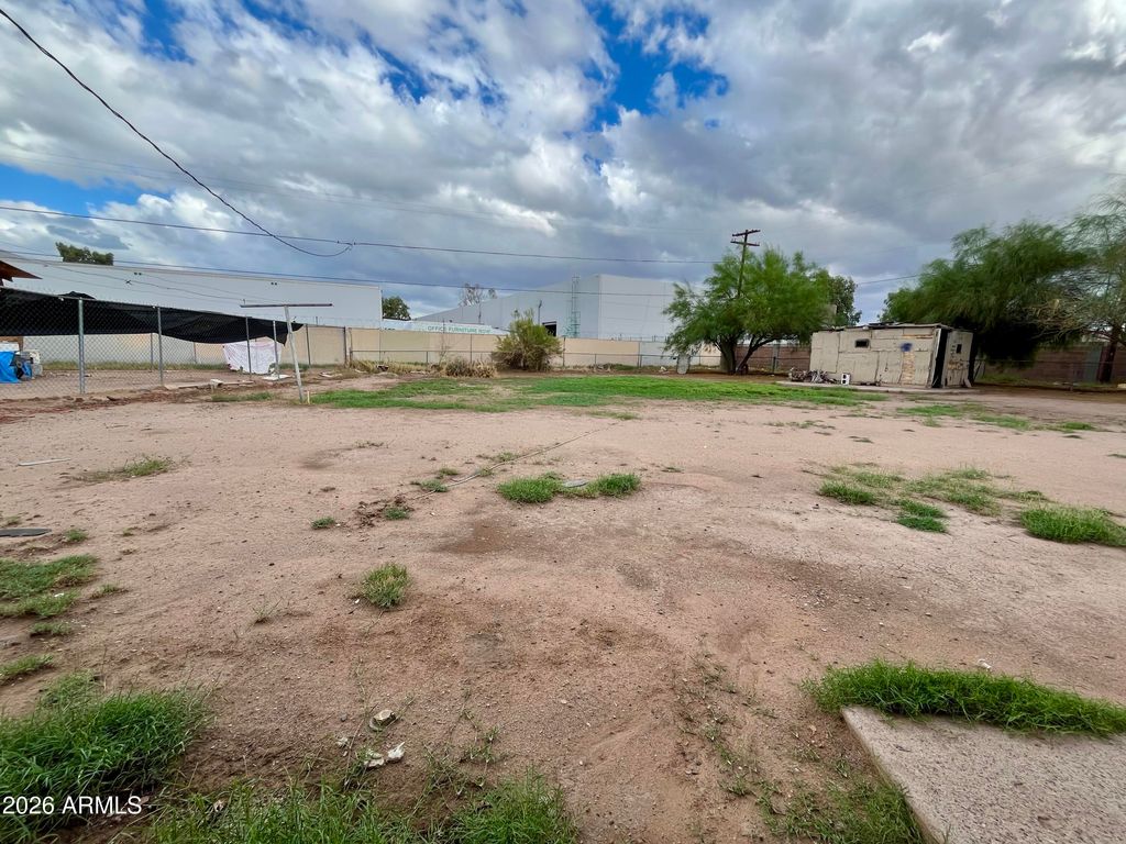 323 N 38TH Avenue, Phoenix, AZ 85009 — photo 4