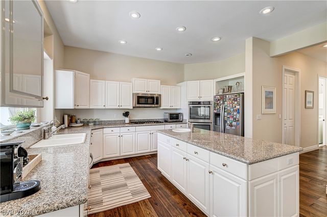 8901 Robinson Ridge Drive, Las Vegas, NV 89117