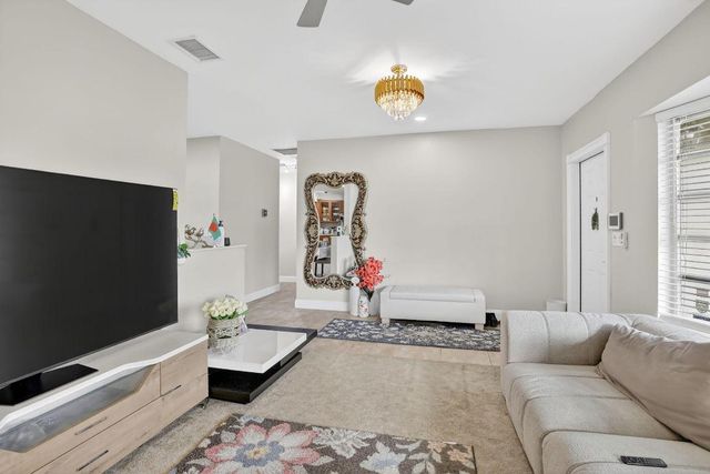 5507 Mckinley Street, Hollywood, FL 33021