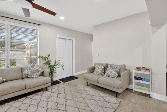 5507 Mckinley Street, Hollywood, FL 33021