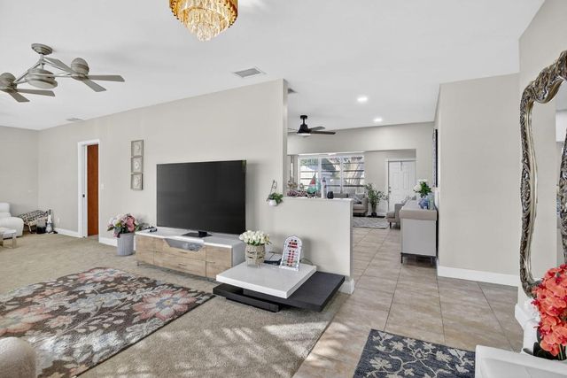 5507 Mckinley Street, Hollywood, FL 33021