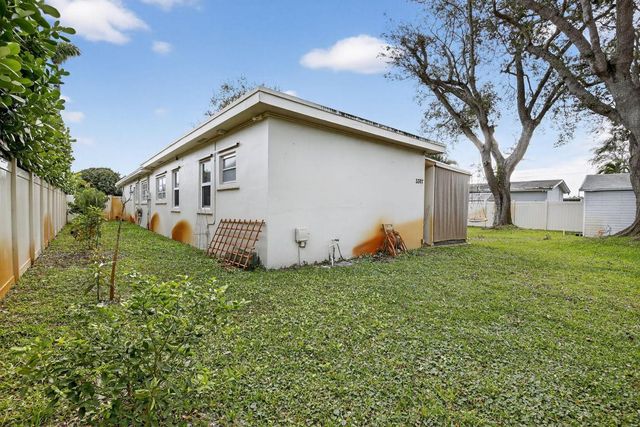 5507 Mckinley Street, Hollywood, FL 33021