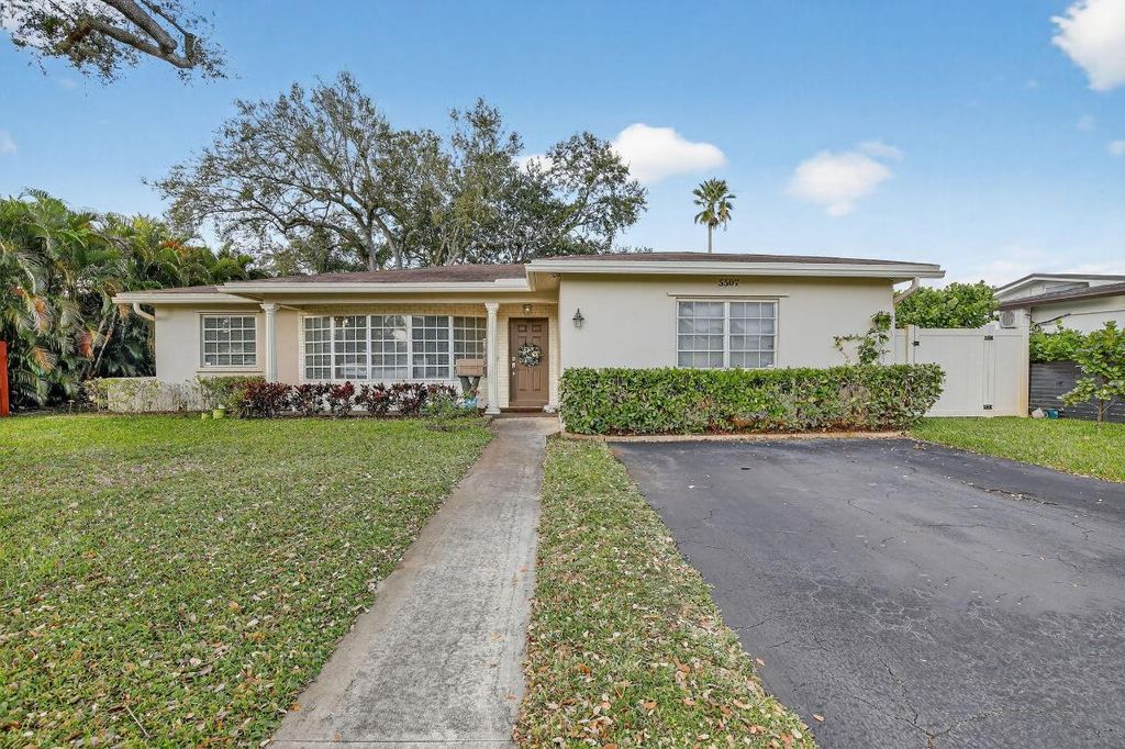 5507 Mckinley Street, Hollywood, FL 33021