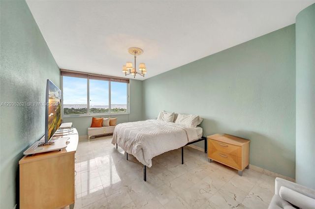 5005 Collins Ave PH02, Miami Beach, FL 33140