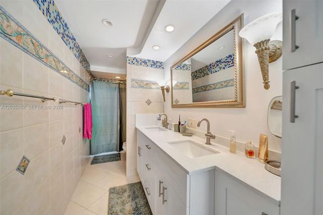 5005 Collins Ave PH02, Miami Beach, FL 33140