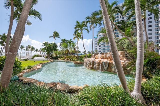 5005 Collins Ave PH02, Miami Beach, FL 33140