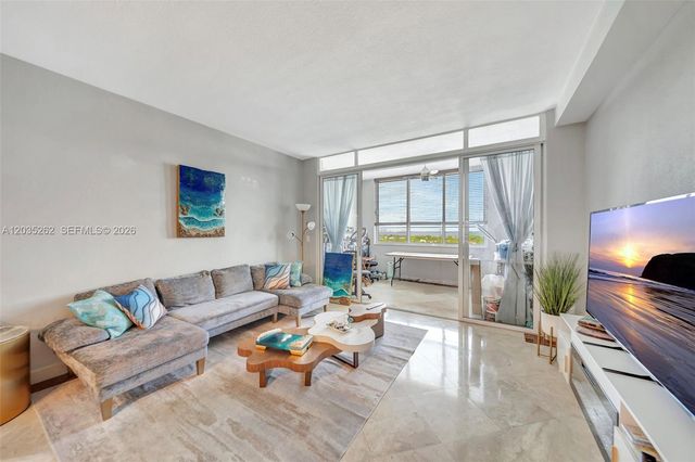 5005 Collins Ave PH02, Miami Beach, FL 33140