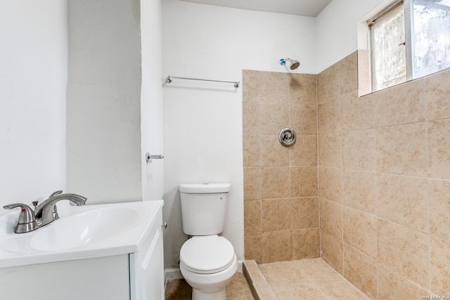 1225 Saltillo, San Antonio, TX 78207