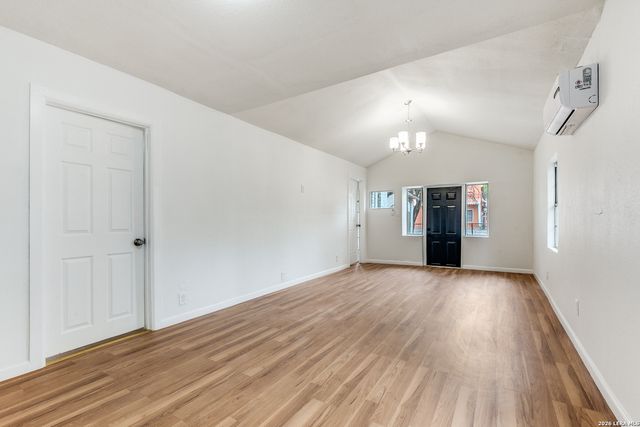 1225 Saltillo, San Antonio, TX 78207