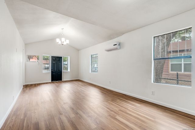 1225 Saltillo, San Antonio, TX 78207