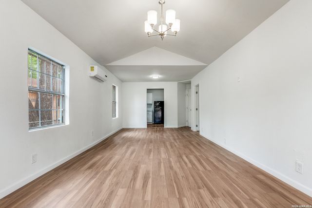 1225 Saltillo, San Antonio, TX 78207