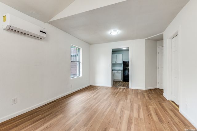 1225 Saltillo, San Antonio, TX 78207