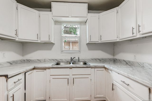 1225 Saltillo, San Antonio, TX 78207