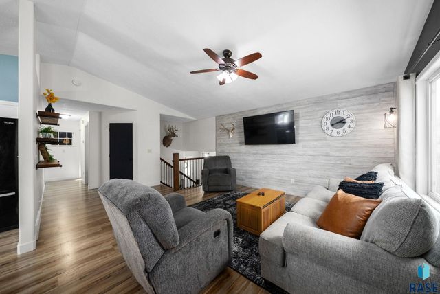 625 E Jesse Ct Court, Tea, SD 57064