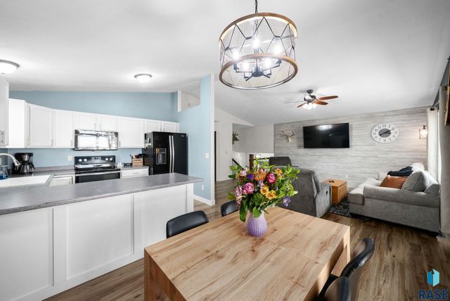 625 E Jesse Ct Court, Tea, SD 57064