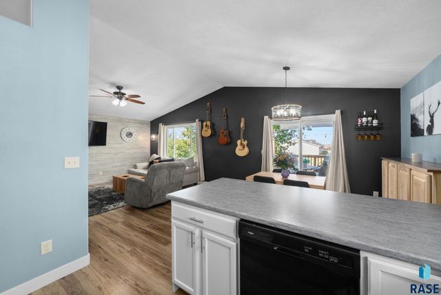 625 E Jesse Ct Court, Tea, SD 57064