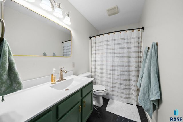 625 E Jesse Ct Court, Tea, SD 57064