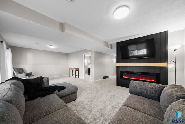 625 E Jesse Ct Court, Tea, SD 57064