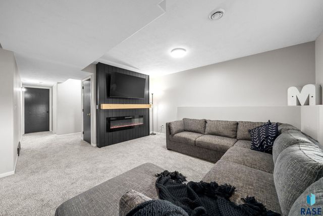 625 E Jesse Ct Court, Tea, SD 57064