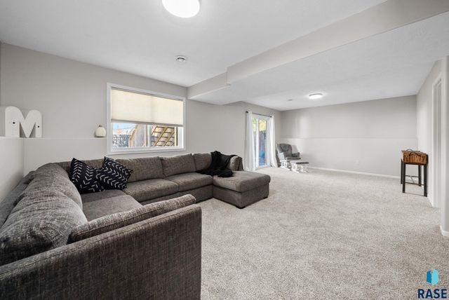 625 E Jesse Ct Court, Tea, SD 57064