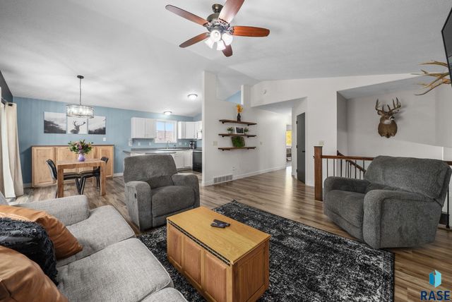 625 E Jesse Ct Court, Tea, SD 57064