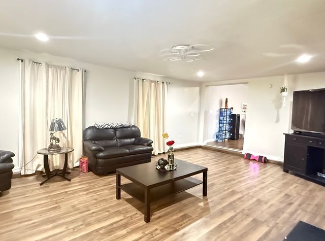 42 Rushmore Road, Fox Lake, IL 60020
